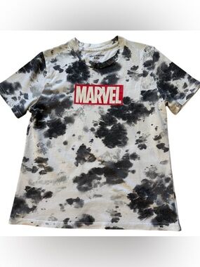 abercrombie kids Marvel Logo Tee Black White with Red Logo boys 13/14 Short Slvs